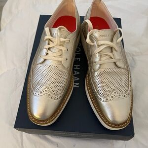 Cole Haan platform wingtip size 9 womens